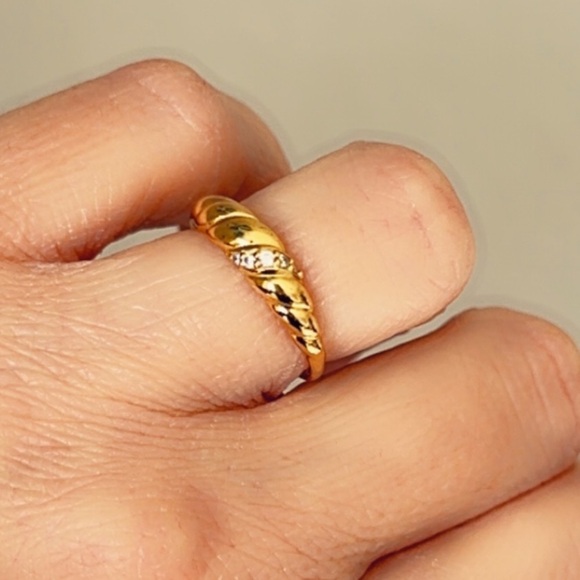 14k Gold finish Sterling Silver Classic Gold Twist CZ Ring - Picture 16 of 17